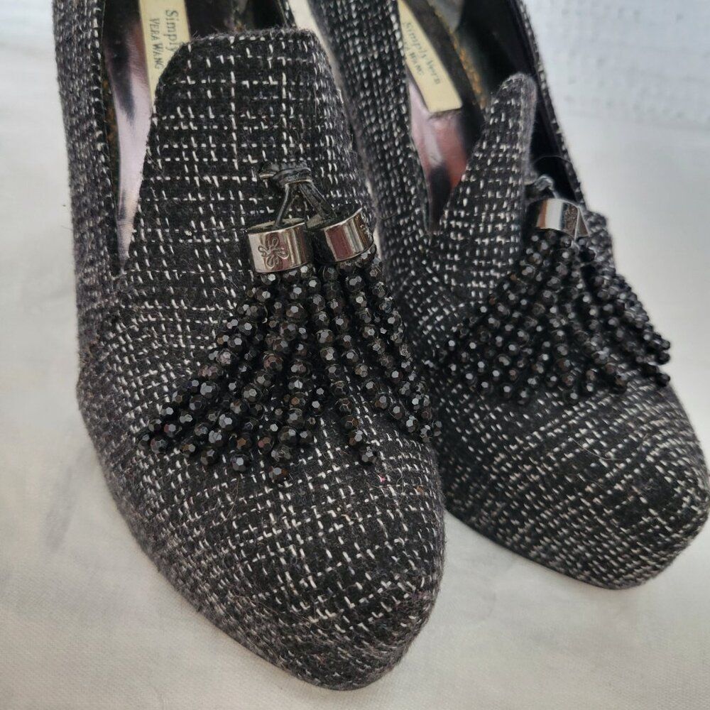 Simply Vera Wang Pumps Tasseled black white beaded sz 6 shoes 4 1/2" Heels GUC - Picture 2 of 11